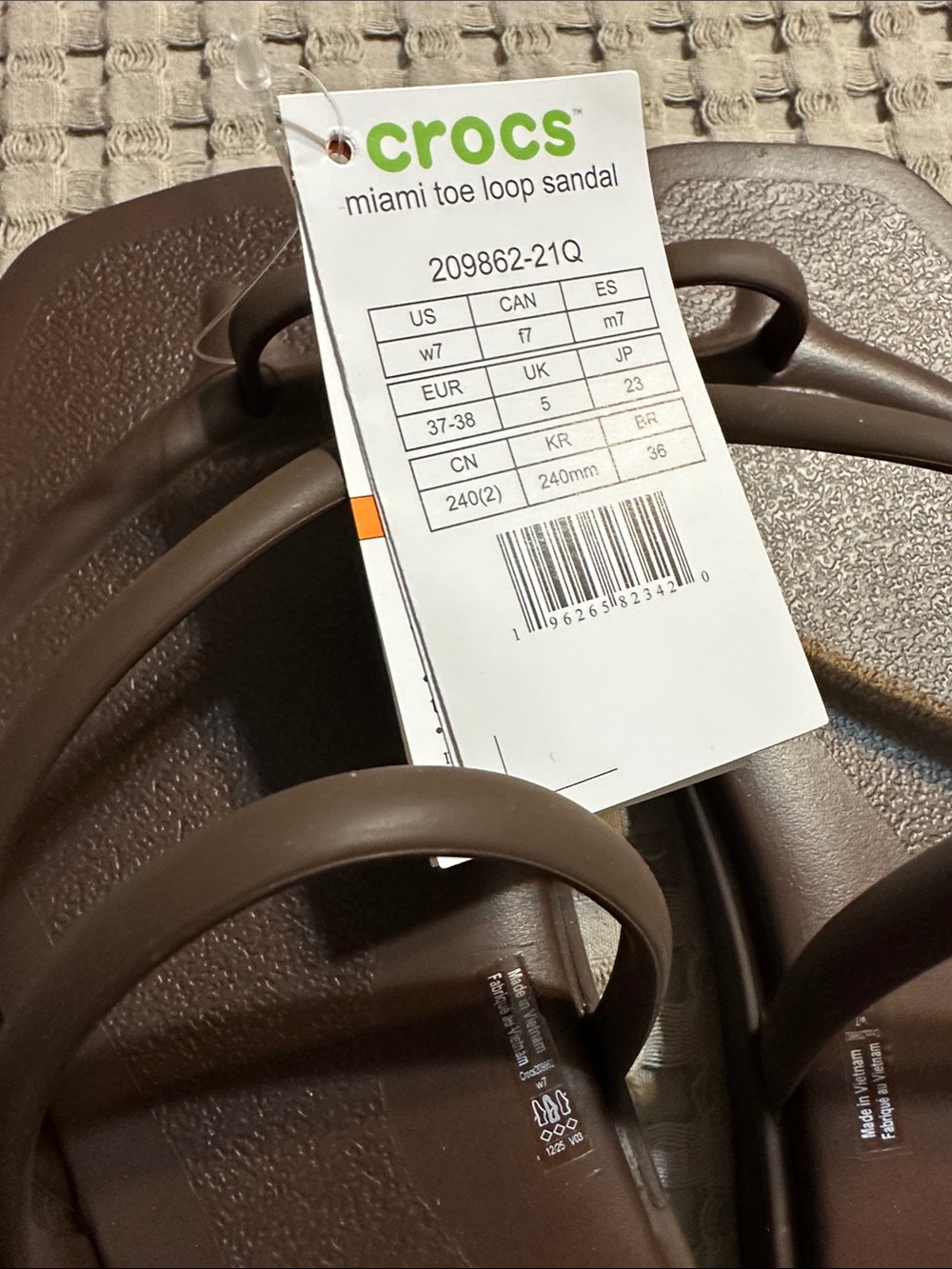 CROCS Women's Miami Toe loop Strap Sandal NWT - Picture 3 of 3